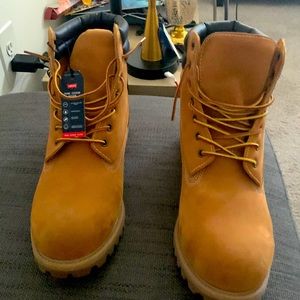 Brand new shoes with tag no box floor sample from DSW